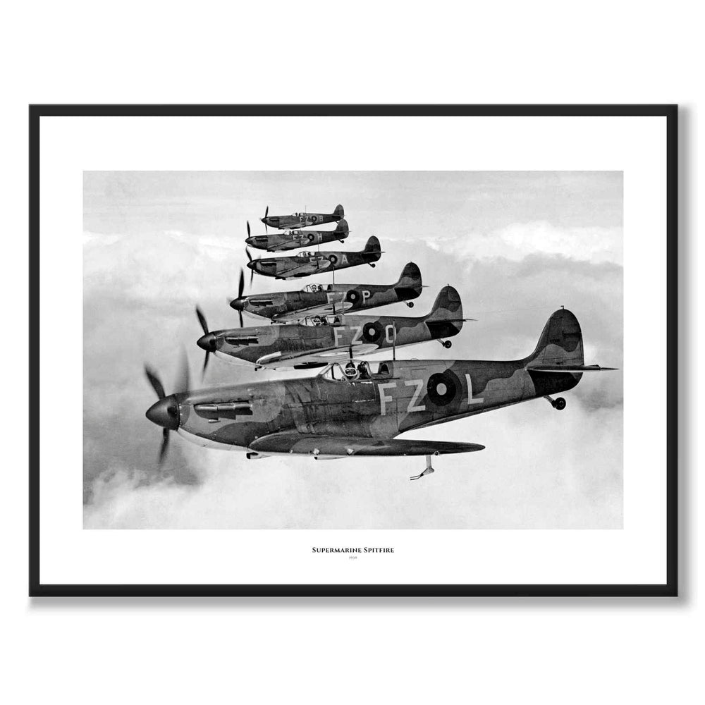 Supermarine Spitfire som historiskt fotografi och poster från Historly – med vit kant och titel