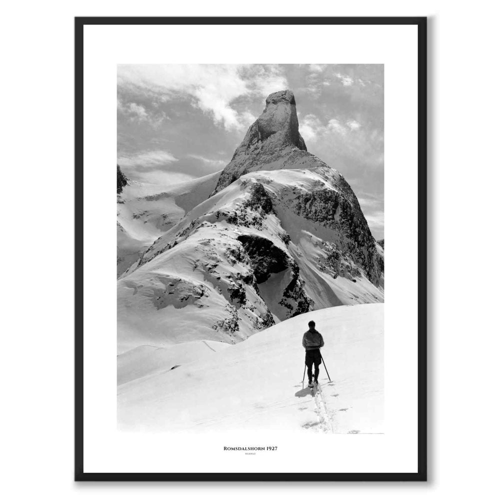 Romsdalshorn 1927 som historiskt fotografi och poster från Historly – med vit kant och titel