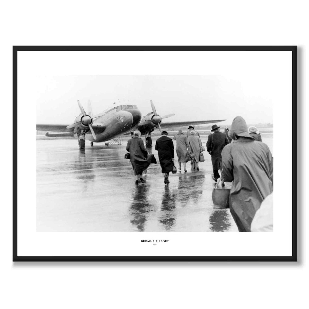 Bromma Airport 1950 som historisk Stockholmsposter från Historly – med vit kant och titel