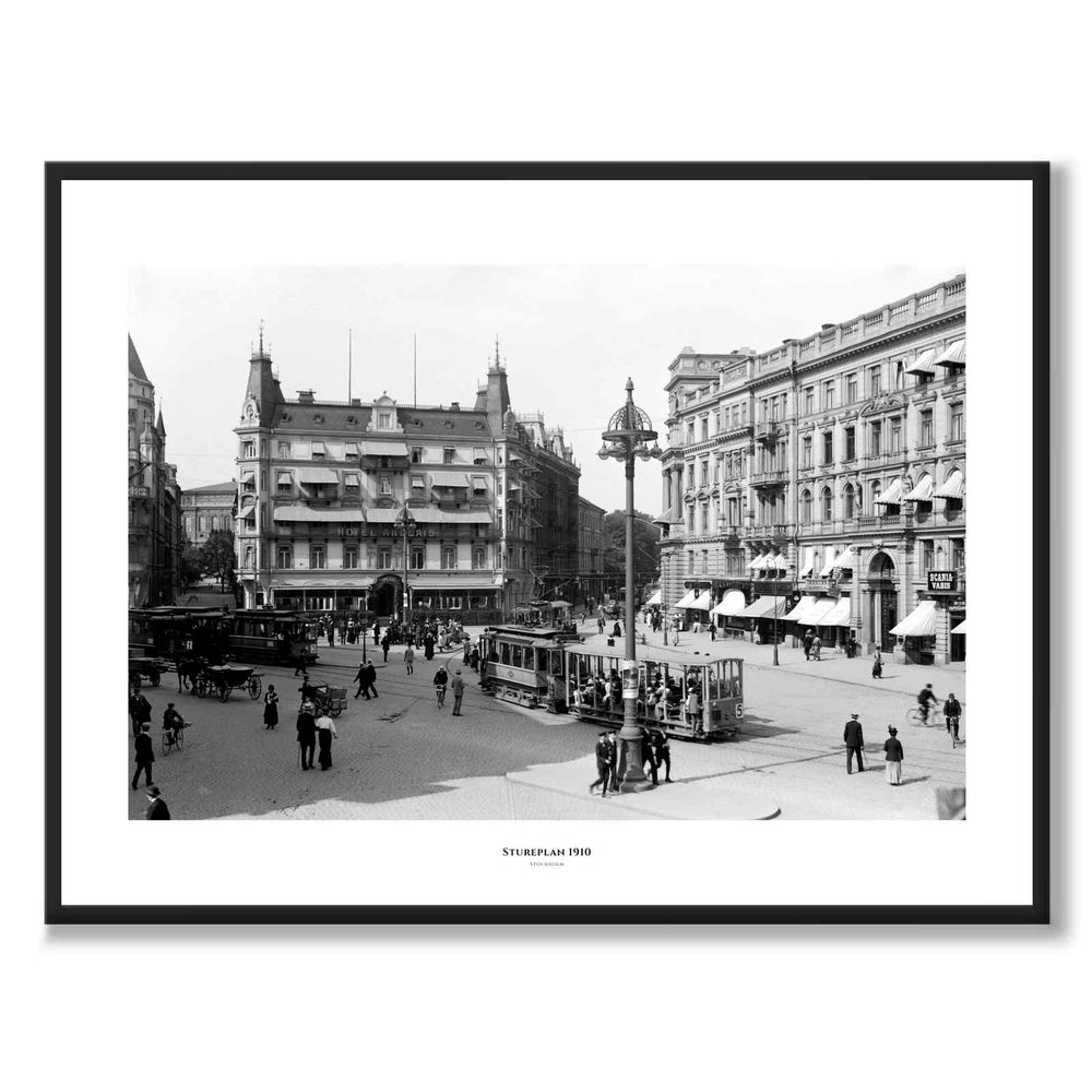 Stureplan 1910 som historisk Stockholmsposter från Historly – med vit kant och titel